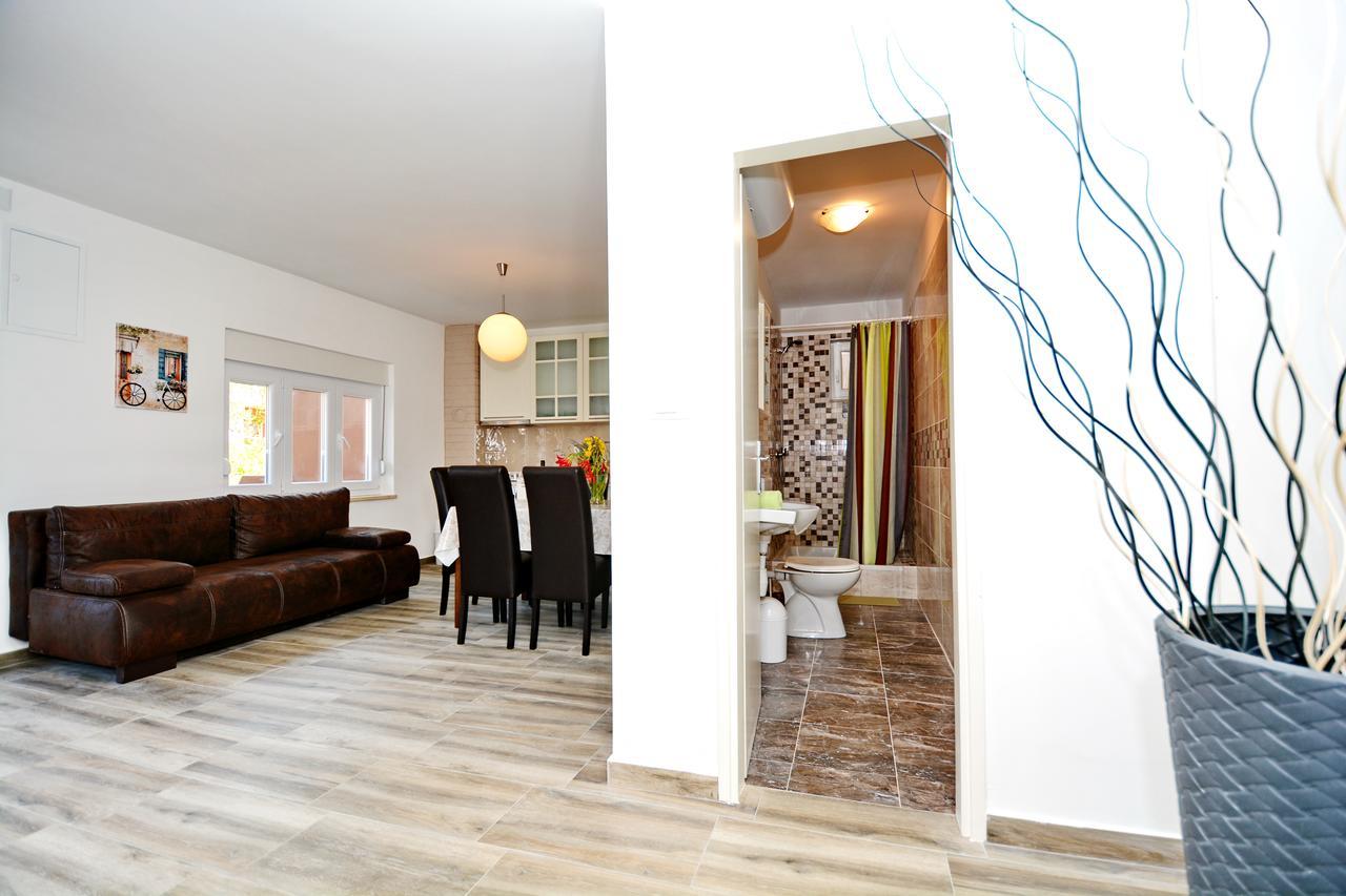 Gabi 1 Apartment